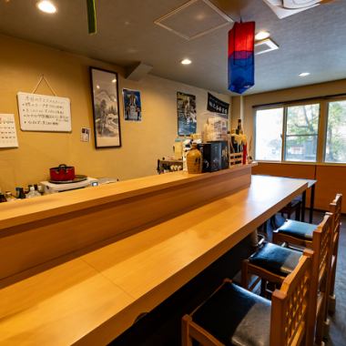 テーブル席の他に、おひとり様でも気軽に利用できるカウンター席をご用意しております。少人数でのデートや、ご友人とのサク飲み、または仕事帰りのサク飯にも最適です◎ゆったりと落ち着いた雰囲気の中で、本場の韓国料理を心ゆくまでお楽しみいただけます。