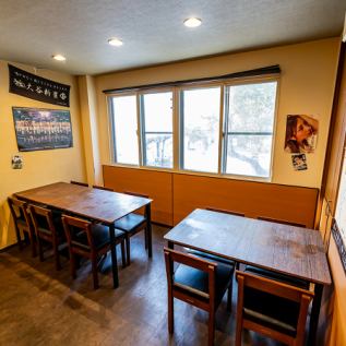 広々としたテーブル席は、ゆったりと落ち着いてお食事を楽しみたいデートでのご利用に最適です。本格的な韓国料理を味わいながら、二人だけの素敵な時間をお過ごしください♪