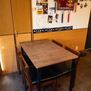 レイアウトの変更が可能なテーブル席は、団体様でのご利用も大歓迎です◎宴会や友人との集まりなど、人数に合わせてお席をご用意いたしますので、お気軽にご相談ください。