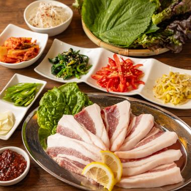 【絶品】肉汁あふれるジューシーなサムギョプサル！