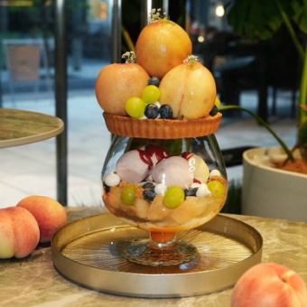 季節の特大パフェ