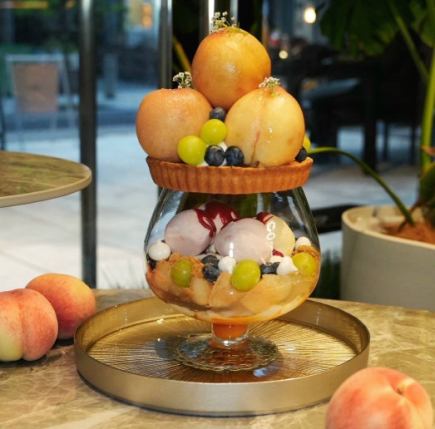 季節の特大パフェ