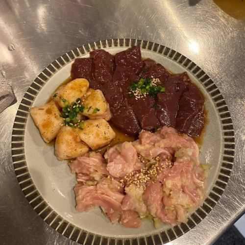 ホルモン盛り（レバー付き）
