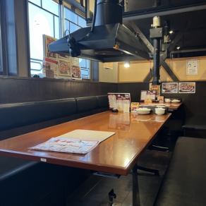 ゆったりとお食事をお楽しみいただけるテーブル席をご用意しております！少人数での気軽な飲み会から特別な日のご宴会などはぜひ当店にお任せてください！ご予約をお早めに♪