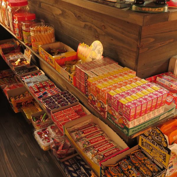豊富な駄菓子は食べ放題プランでなんと食べ放題♪