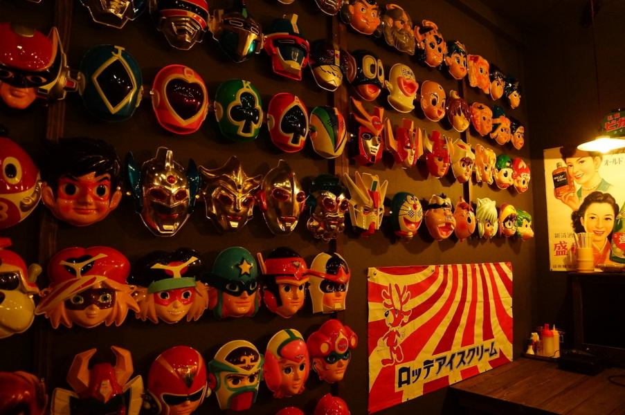 貸切利用も可！こだわりをもってつくられた店内は、テーブルから椅子まで全て味わい深い雰囲気の作り♪駄菓子は店内で食べ放題♪自分の好きな物を自由に席に持って行って食べられます！