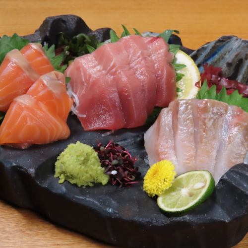 【旬の食材使用】お造り盛り合わせ