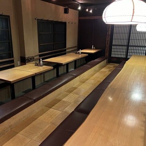 テーブル席は最大50人規模での大宴会も可能です！もちろん4名様以上でのグループでのご利用も大歓迎☆　お仕事終わりや地元での飲み会は是非当店へ◎