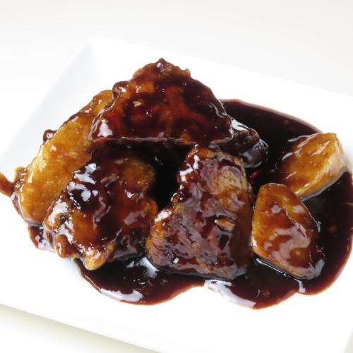 国産豚肉を使用し黒酢チャーシュー◎