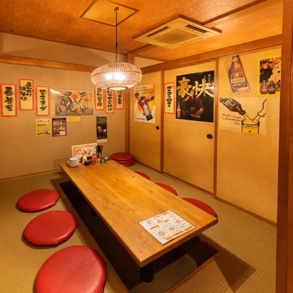 宴会利用に嬉しい、完全個室を完備！6名様用が2部屋、8名様用が1部屋、最大30名様用が1部屋ございます！少人数～大人数まで様々なシーンでご利用可能！個室の貸切も大歓迎！