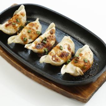 Meat-based iron plate dumplings
