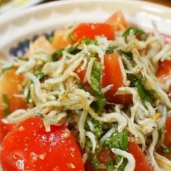 トマトしらすたっぷりサラダ