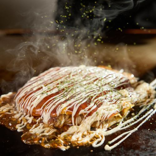 お酒が進むお好み焼きや鉄板焼き有！トッピングも豊富◎