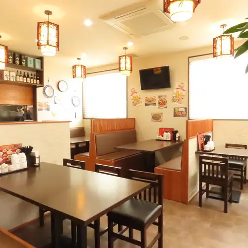広々テーブル席　6名様席×4、2名様席×1