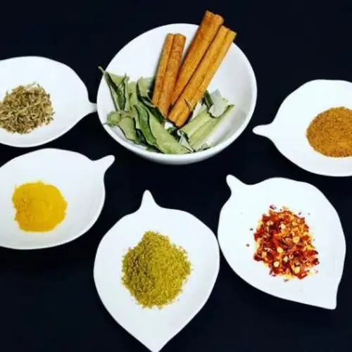 10種以上のスパイスを使用