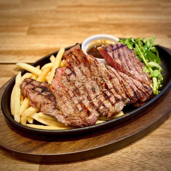 お肉！サラダやピザ、冷菜や温菜なども豊富！