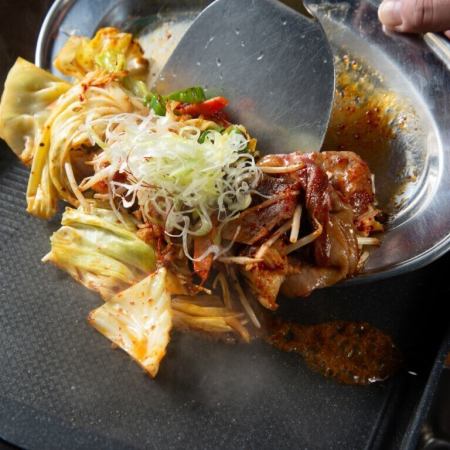 ポチャの鉄板焼きセット（サムギョプサル、豚ハラミ50g、包み野菜、塩ダレ他）1人前1650円(税込)