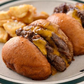 名物「切ったやつ」は必食!