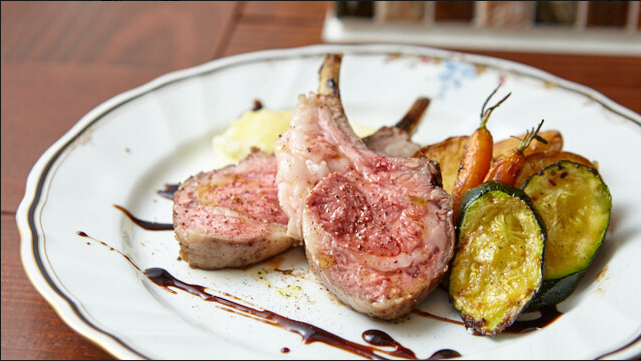 位於湘南台的餐廳，可以品嚐到嚴選的義大利料理和炭烤肉。