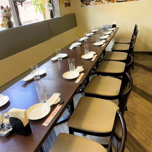 We have a variety of seats available to meet your needs.We have table seats for 1-2 people, table seats for 2-4 people, and semi-private table seats for 2-4 people, so you can use it for any purpose.The interior of the restaurant is based on white and brown, creating a cozy space where you can dine in a relaxed atmosphere.