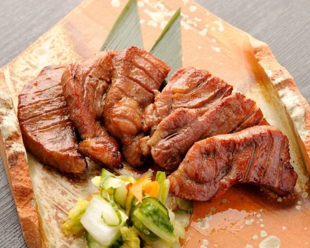 [Synonymous with Sendai, of course] Extremely thick-sliced beef tongue charcoal-grilled!