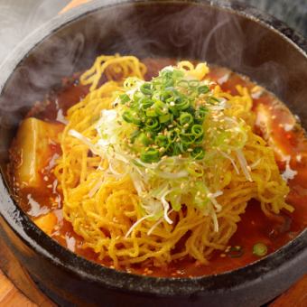 【満腹】　マー油香る石焼麻婆焼きそば