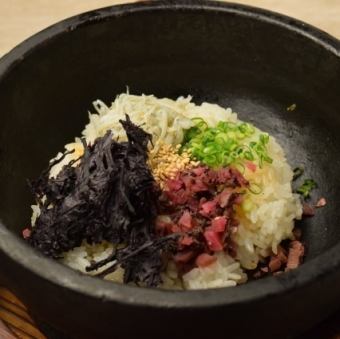 南三陸産ワカメ梅シラス石焼飯