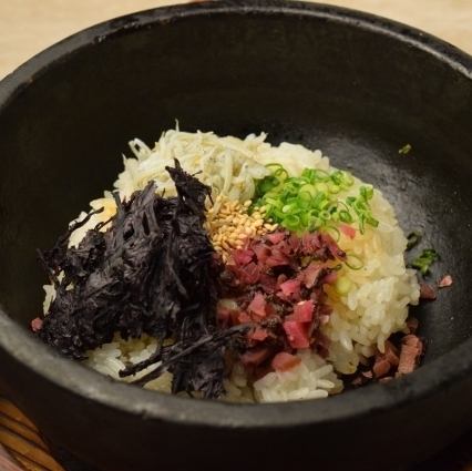 南三陸産ワカメ梅シラス石焼飯