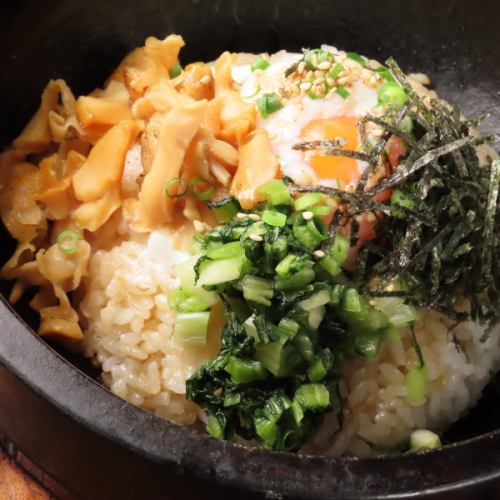 つぶ貝旨煮と野沢菜の石焼きご飯