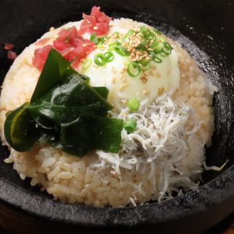 南三陸産ワカメ梅シラス石焼飯