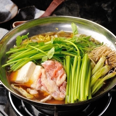 【仙台の名物の一つ!】『仙台せり鍋』を当店オリジナルの出汁と鶏せせりで!