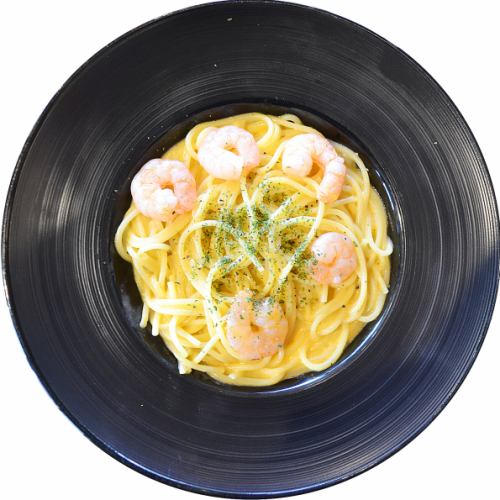 Creamy pasta with plump shrimp and sea urchin