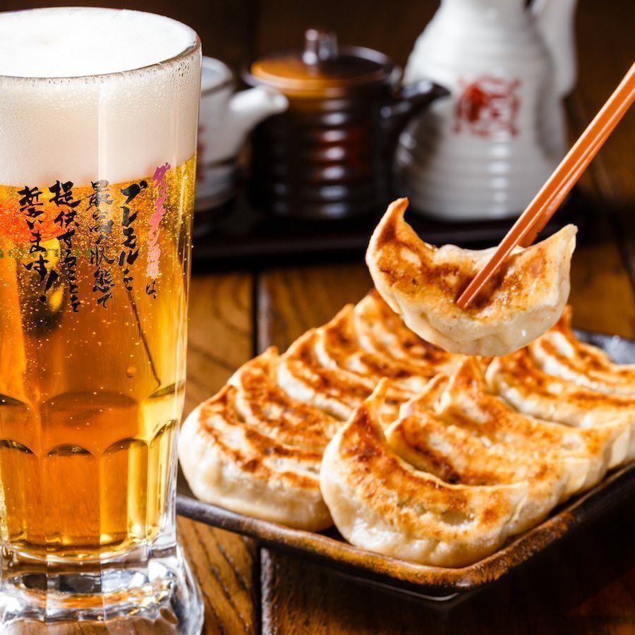 Enjoy the original gravy gyoza to your heart's content! If you eat it with beer, you'll definitely be addicted!