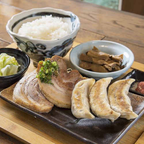 いつでも肉汁餃子が楽しめます