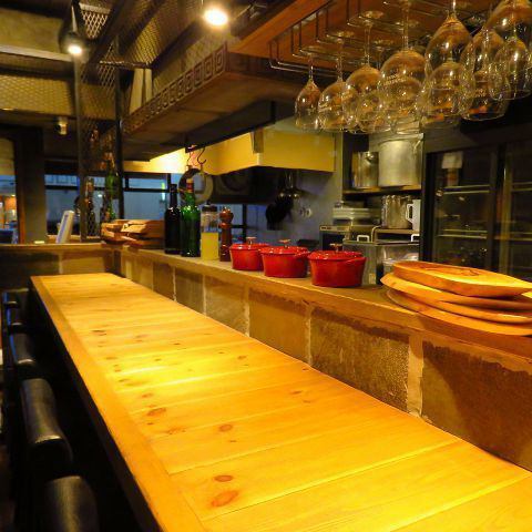 [Counter seats with excellent atmosphere ♪] Dates and one person are also welcome! We have a wide selection of cocktails and wine as well as delicious food, so please feel free to visit us ◎ We are waiting for you to use the second party We are here!