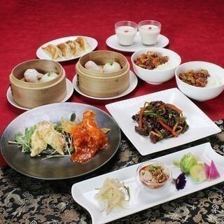 Classic Chinese course: 7 dishes including shrimp with two sauces and seasonal chicken stir-fried with Sichuan peppers. Food only