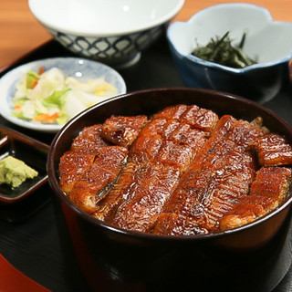 【名古屋特产】附汤和调味品的鳗鱼饭