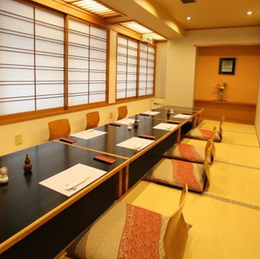 A tatami room for up to 30 people.Please enjoy a banquet in a relaxing space.