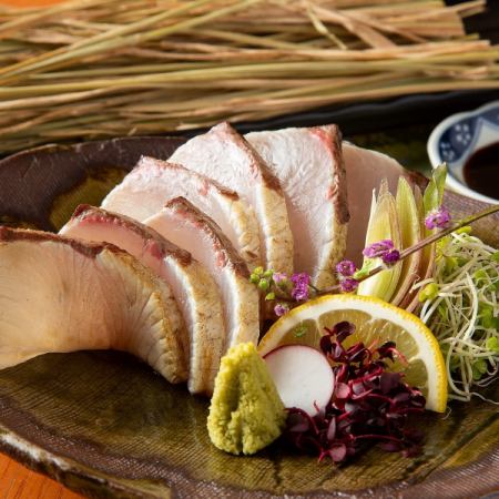 Straw-grilled amberjack sashimi