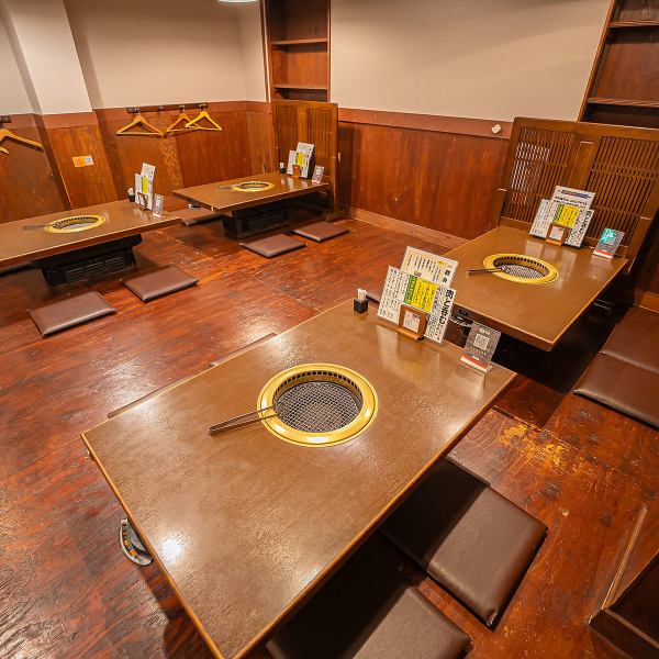 [2F Tatami Seats] The four tatami rooms are ideal for group use such as company banquets and alumni gatherings.The tatami rooms are spaced evenly apart, allowing large groups to enjoy a relaxing time while maintaining a sense of privacy.Families with children are also very welcome!