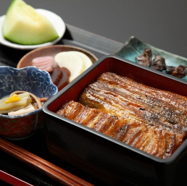 【うな重定食】当店自慢の一品！お店でじっくり焼き上げた鰻を贅沢に使用しており、お祝い事にもぴったり♪