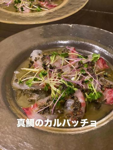 第八至第十名
今天的特色葡萄酒是
这款白葡萄酒“S-Naia”由来自西班牙鲁埃达的 100% 长相思酿造而成。
正如亮蓝色的标签所示，这款香水的香味清新而美妙。葡萄柚和青苹果的新鲜果味与草本和矿物质的细微差别交织在一起。其清爽的酸度和宜人的余味使其成为海鲜菜肴和清淡小吃的完美搭配。
经典的西班牙酒吧菜肴：腌沙丁鱼
搭配红鲷鱼薄片一起享用🍾
请尝试一下作为夏季饮品。

#西班牙葡萄酒 #Rueda #SauvignonBlanc #AkabaneSpainClubTerraTerra #SummerWine
#西班牙美食
#赤羽西班牙俱乐部 Teratera
#浦和西班牙 Club Teratera
#腌沙丁鱼
#红鲷鱼薄片