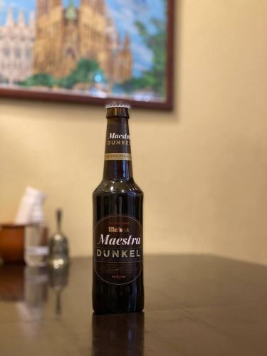 8/30土
スペインを代表する大手ビールメーカー
Mahou（マオウ） 🍺

そのプレミアムラインから登場するのが
Maestra Dunkel（マエストラ・ドゥンケル）。
ロースト麦芽の香ばしさとほのかな甘み、
心地よい苦味が広がる大人のダークラガー。
アルコール度数は6.1%で、飲みごたえも◎。

テラテラおすすめは
・牛ハラミの赤ワインソース
・イベリコ豚肩ロース肉のソテー
・スペイン産チーズ盛り合わせ

赤羽スペインクラブテラテラで、
スペインの王道ビールをぜひお楽しみください🇪🇸

#スペイン料理
#赤羽スペインクラブteratera 
#浦和スペインクラブteratera 
#マオウドゥンケル 
#イベリコ豚