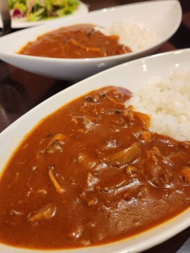 9/9火
先日の賄いシリーズ
『ハヤシライス🍛』
玉ねぎのやさしい甘み、トマトの爽やかな酸味、そしてデミグラスの深いコク。
この三拍子がそろった瞬間、スプーンが止まりません🥄
これはメニューにしちゃうかも。
乞うご期待😊

本日、お席に余裕がございます。
皆様のご来店お待ちしております🙇

#スペイン料理
#赤羽スペインクラブteratera 
#浦和スペインクラブteratera 
＃ハヤシライス
