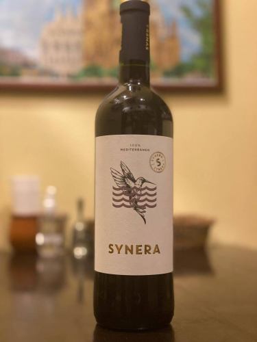 9月26日星期五
赤羽西班牙俱乐部 Terra Terra 的葡萄酒介绍
✨SYNERA✨
来自西班牙加泰罗尼亚地区的地中海葡萄酒。
这款红酒混合了歌海娜、佳丽酿和西拉，带有成熟浆果和樱桃的宜人果味，并带有一丝香料味。

它的口感柔和，回味中带有淡淡的地中海草本香味。它既易于饮用，又具有深度。

🍴 与之搭配的食物包括伊比利亚炒猪肉、伊比利亚猪肉香肠、西班牙海鲜饭和西班牙小吃。它是浅红色，因此与 Alpondigas 很相配。

来赤羽西班牙俱乐部Terra Terra喝一杯，感受地中海的微风🍷🇪🇸

今天我们还有少量座位。
期待您的光临🙇

#西班牙美食
#赤羽西班牙俱乐部 Teratera
#浦和西班牙 Club Teratera
#阿尔邦迪加斯
#伊比利亚炒猪肉
#伊比利亚猪肉香肠