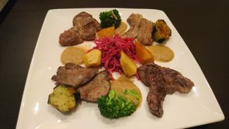 イベリコ豚と岩中豚のソテー 堪能プレート