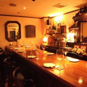 It is a counter table, and private rooms of 6 to 16 guests are possible.It feels familiar, but it is also good to have fun and enjoy time with everyone slowly.There are various ways to use such as girls' party, companion, and Halloween party.