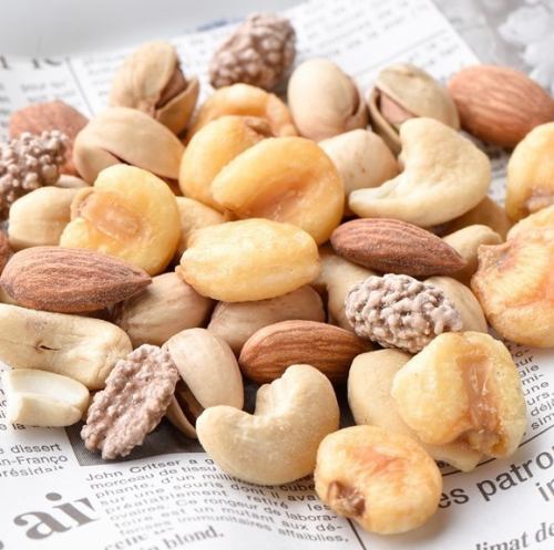 Mixed nuts / edamame