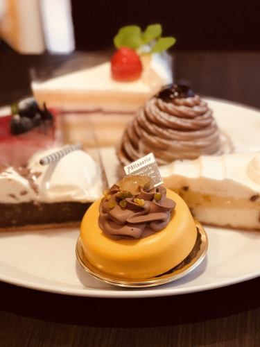 ケーキのセットもご用意がございます。