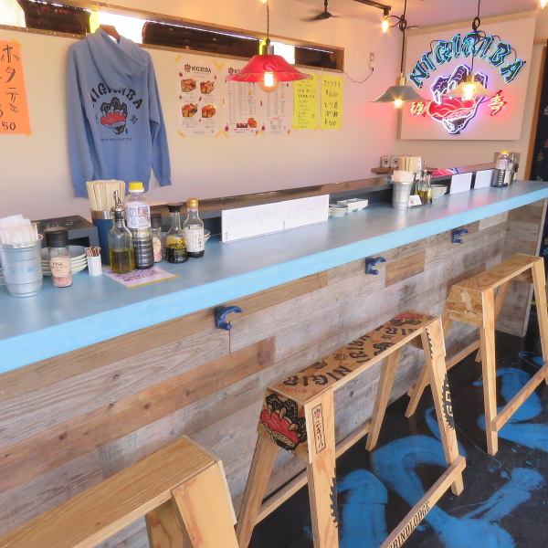 ネオン×お寿司の異色のコラボ！店長こだわりが詰まった店内とお寿司をお楽しみください♪